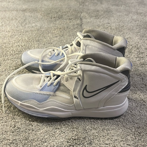 Men’s Kyrie basketball shoe - Picture 1 of 5